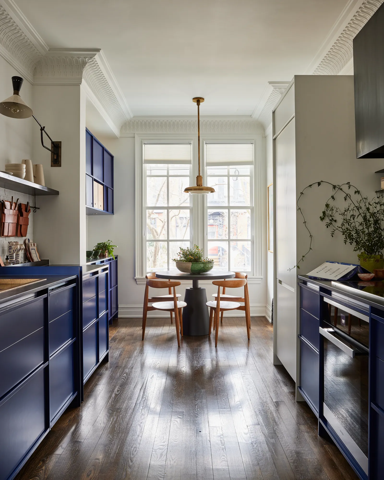 Top Picks – 6 Kitchens Where Cabinetry Becomes Wall Architecture
