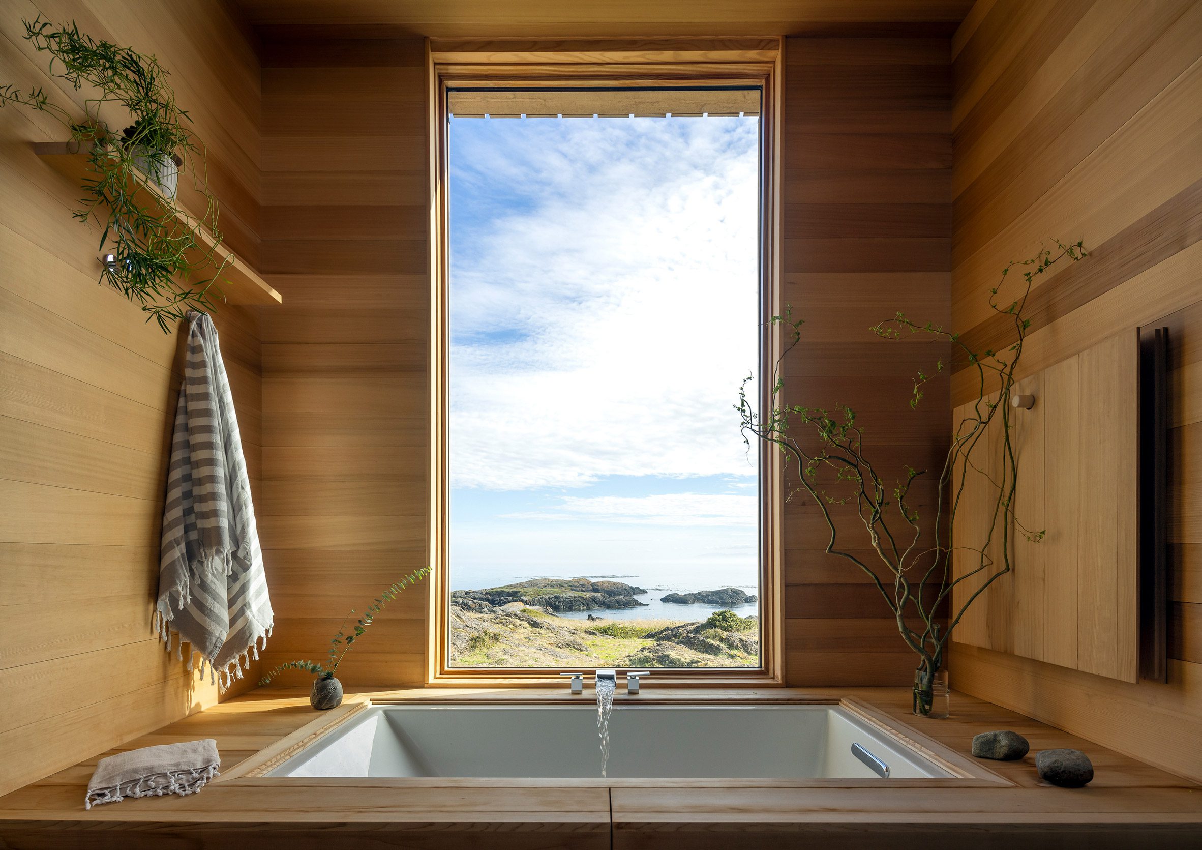 How Heliotrope Architects Made A Washington Coast Retreat That Bends With The Landscape