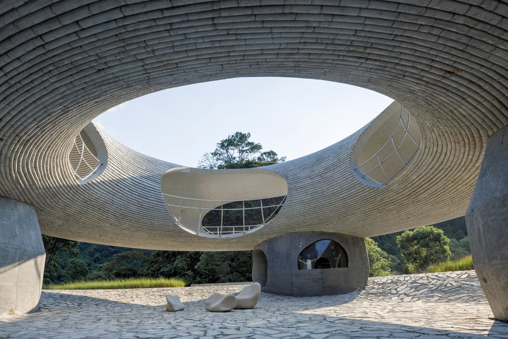 HCCH Studio Curves the Huizhou Horizon into a Resting Loop