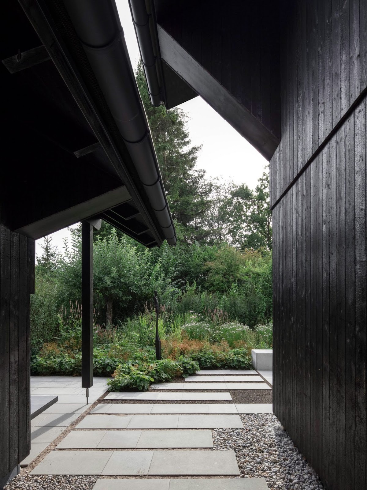 Houses With One Pillar: Buero Wagner Reimagines Residential Balance in Germany