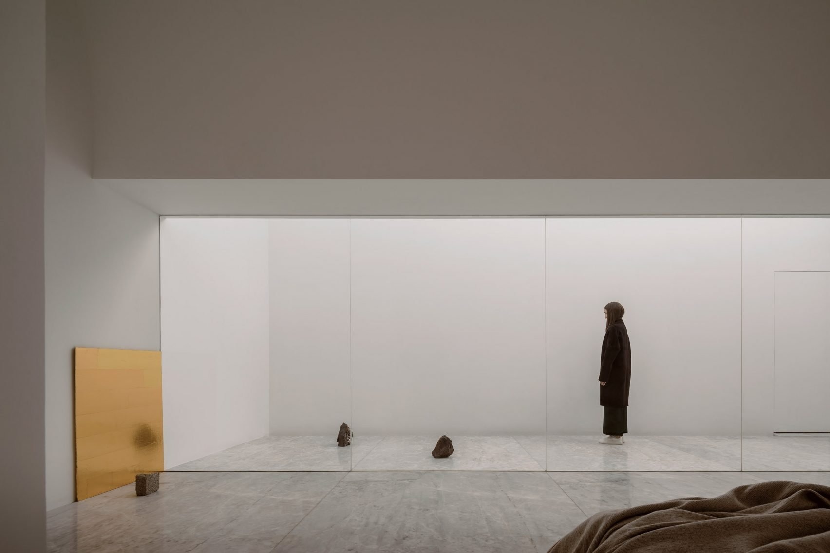 White Home: A Quiet Dialogue Between Privacy, Light and Urban Refuge