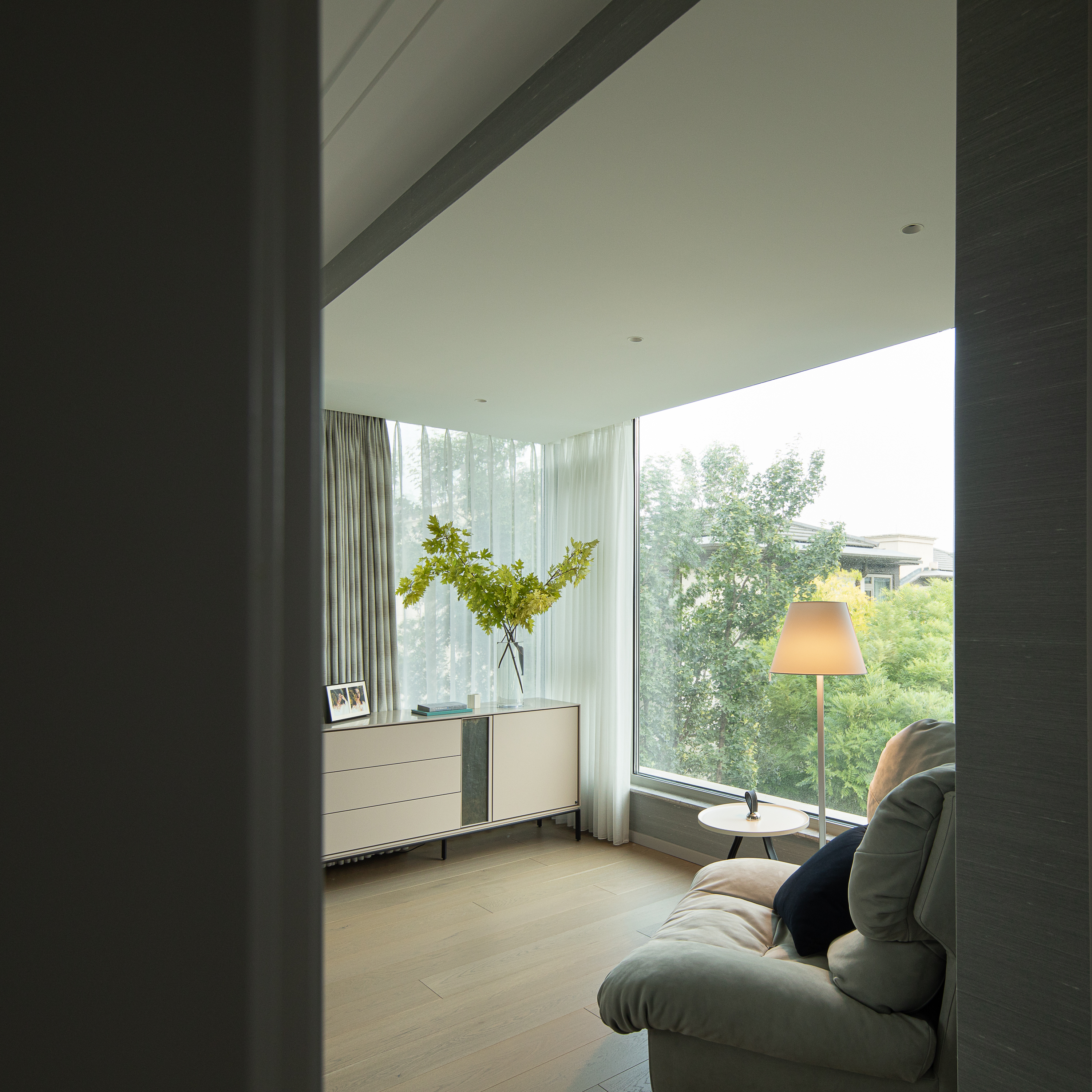 Where Light Writes The Day: A House Shaped By Time And Stillness