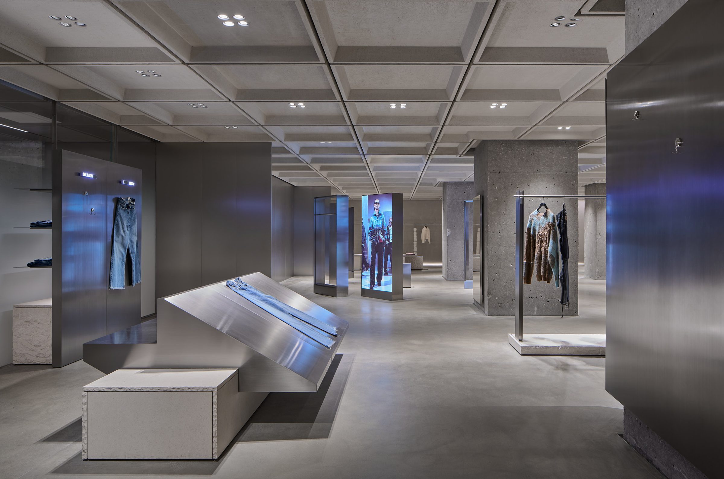Top Picks - 10 Retail Spaces Designed Like Galleries