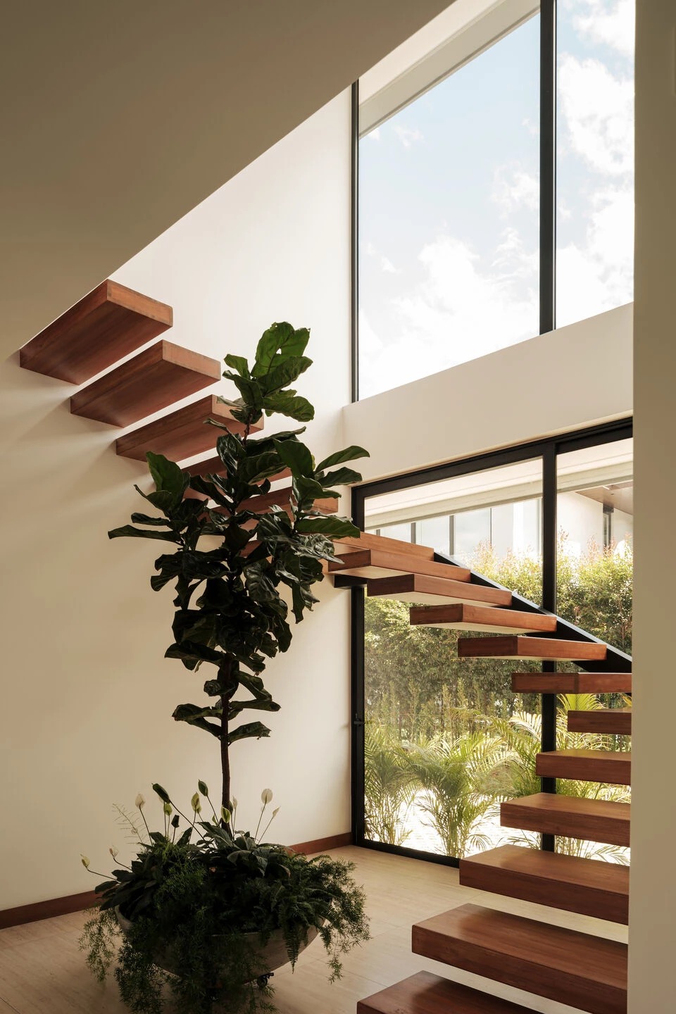 Built from the Inside Out: Casa Riba Uses a Central Tree to Frame the Andean Horizon