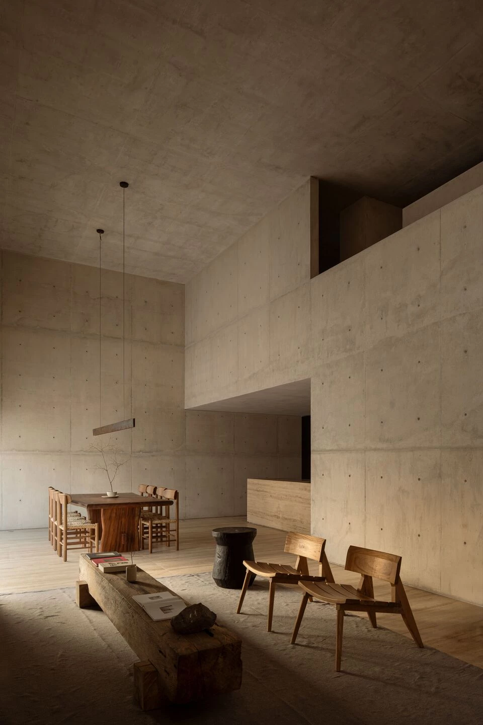 Top Picks - 10 Striking Brutalist Houses That Redefine Concrete Architecture