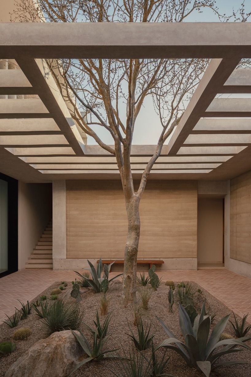 Casa del Este by JVL Arquitectos: An Earthbound Symphony of Silence and Light