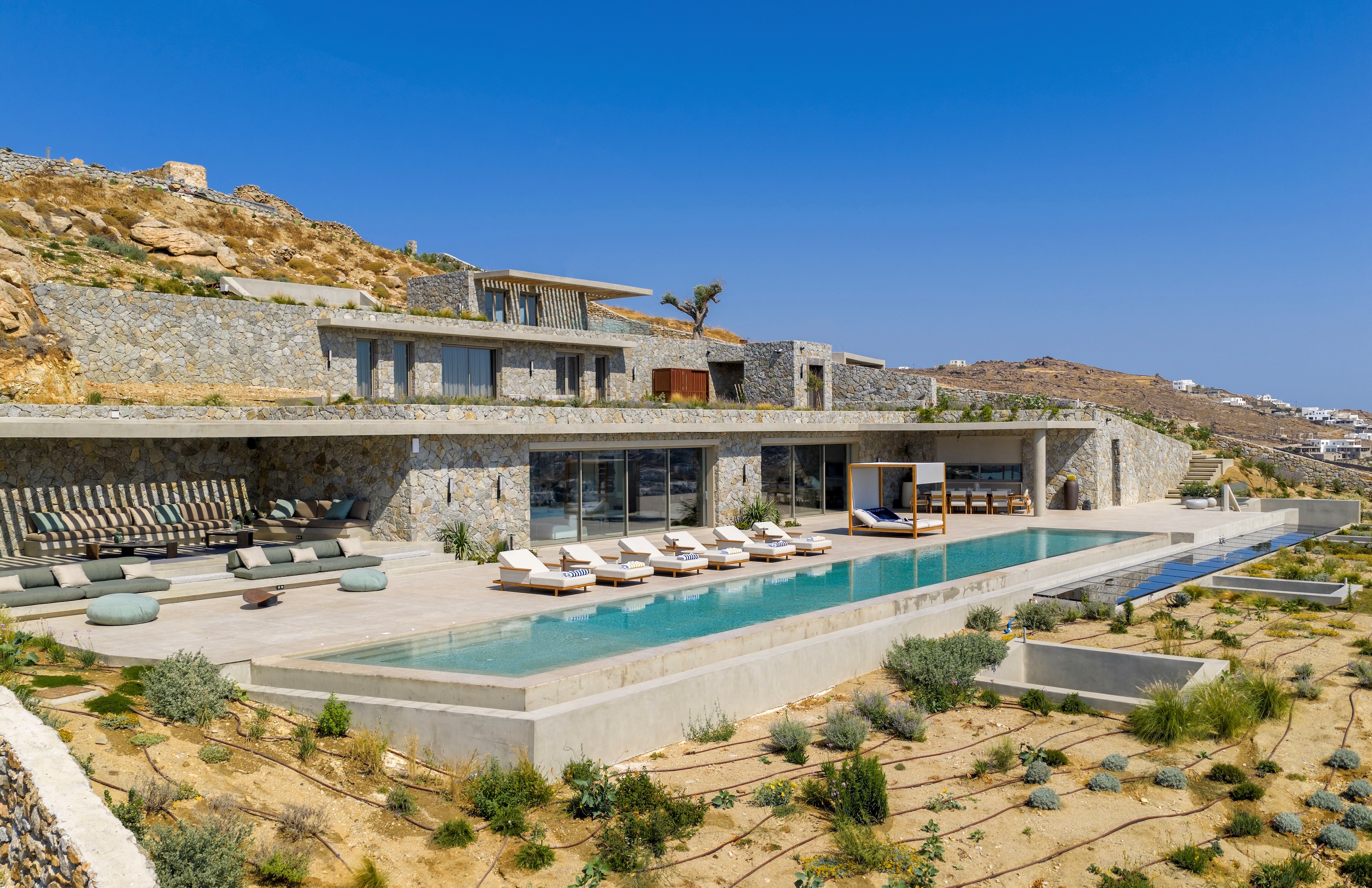 OIKēMA: Carving A Home Into The Aegean Earth