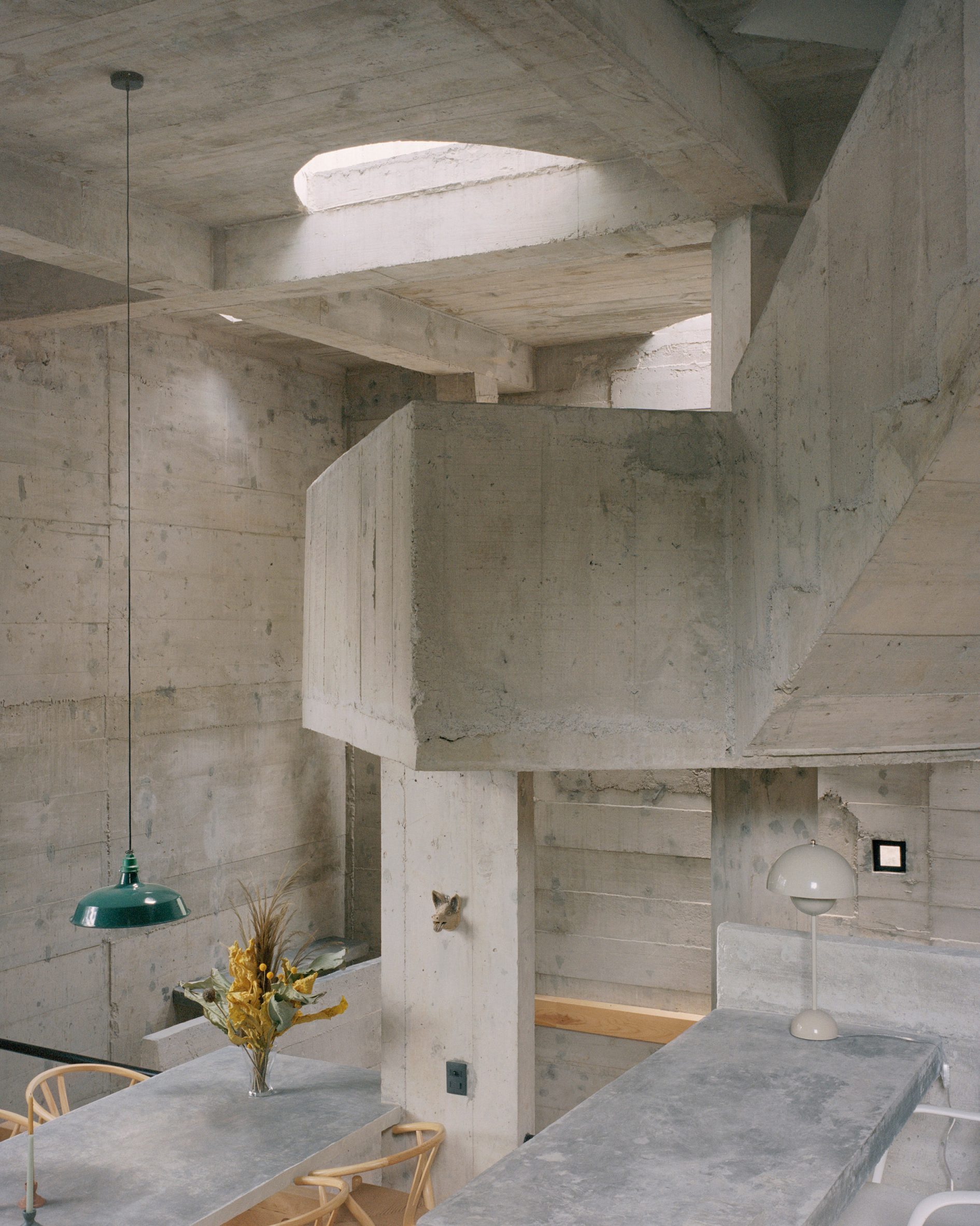 Top Picks - 10 Striking Brutalist Houses That Redefine Concrete Architecture