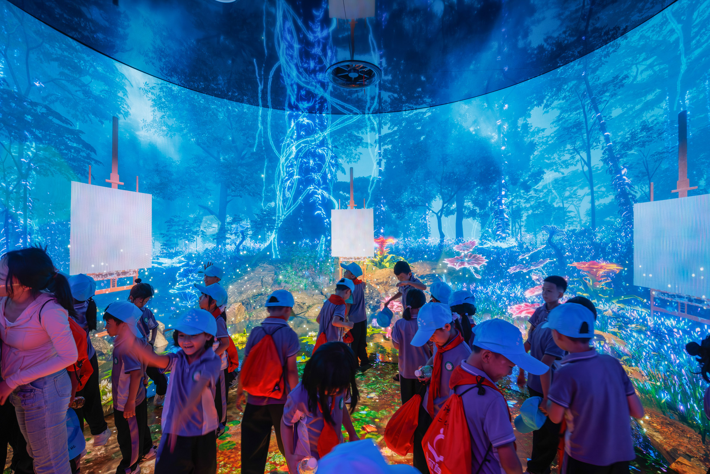 A Silver Spiral Above The Wetlands: MAD’s Hainan Science Museum Reimagines How We Learn