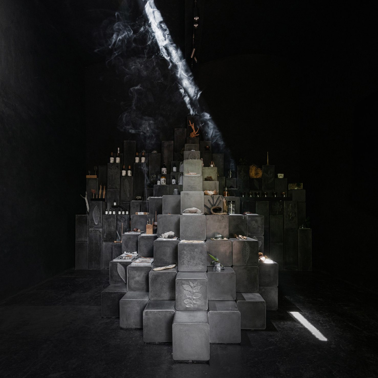 When a Fragrance Showroom Borrows Its Geometry From Geological Time