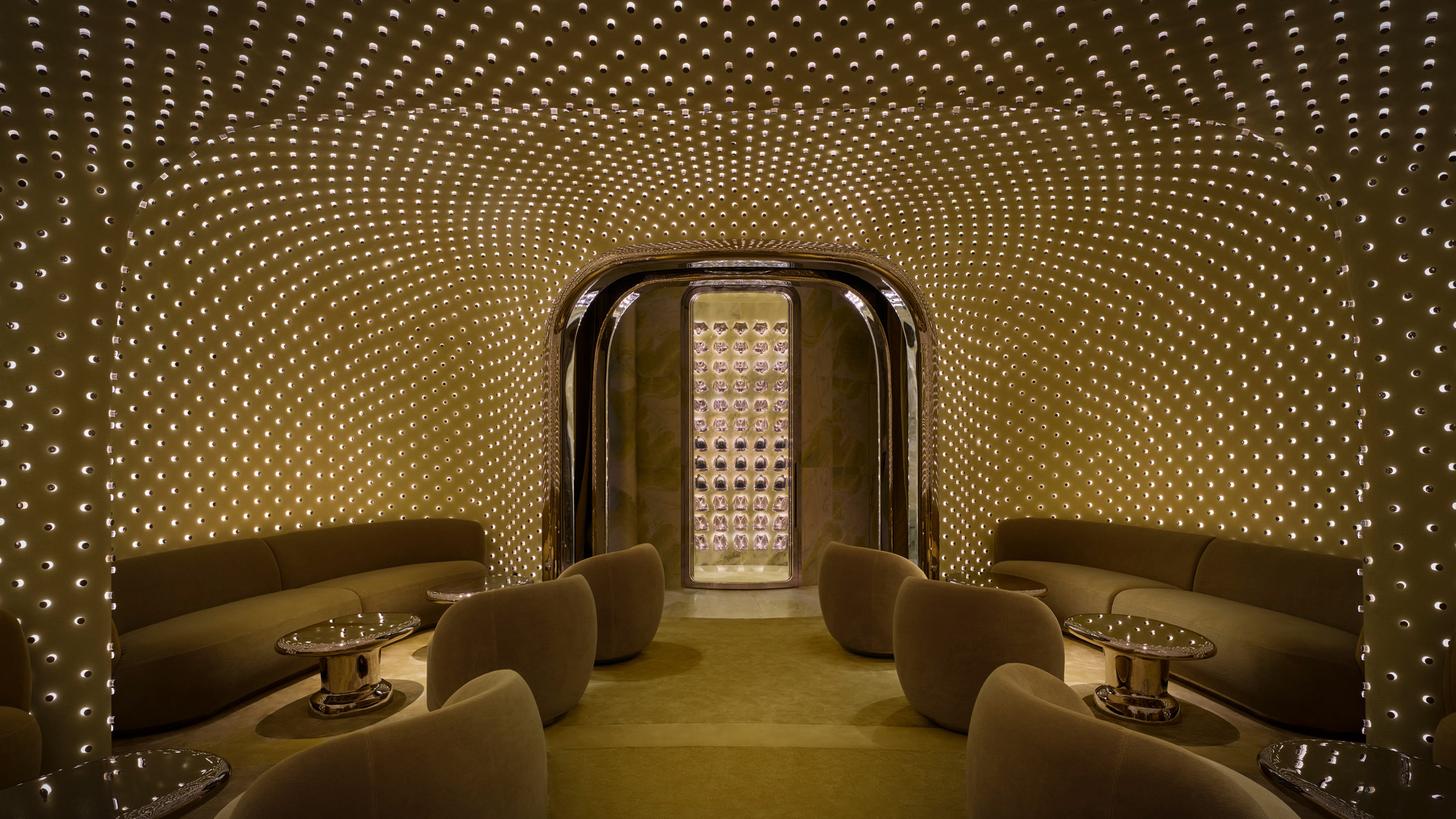 Peridot Bar: A Cinematic Interior Suspended Above Hong Kong