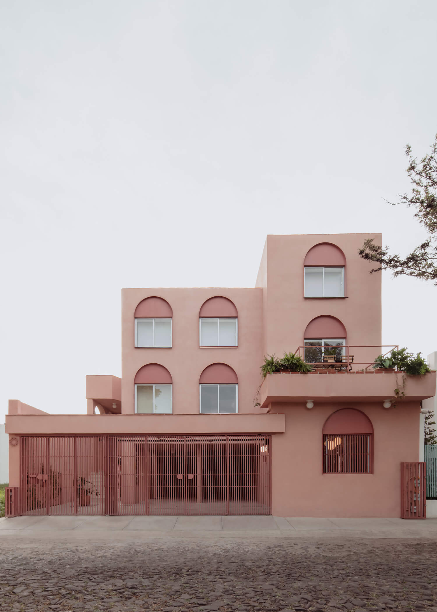 Top Picks - 7 Most Striking Pink Houses