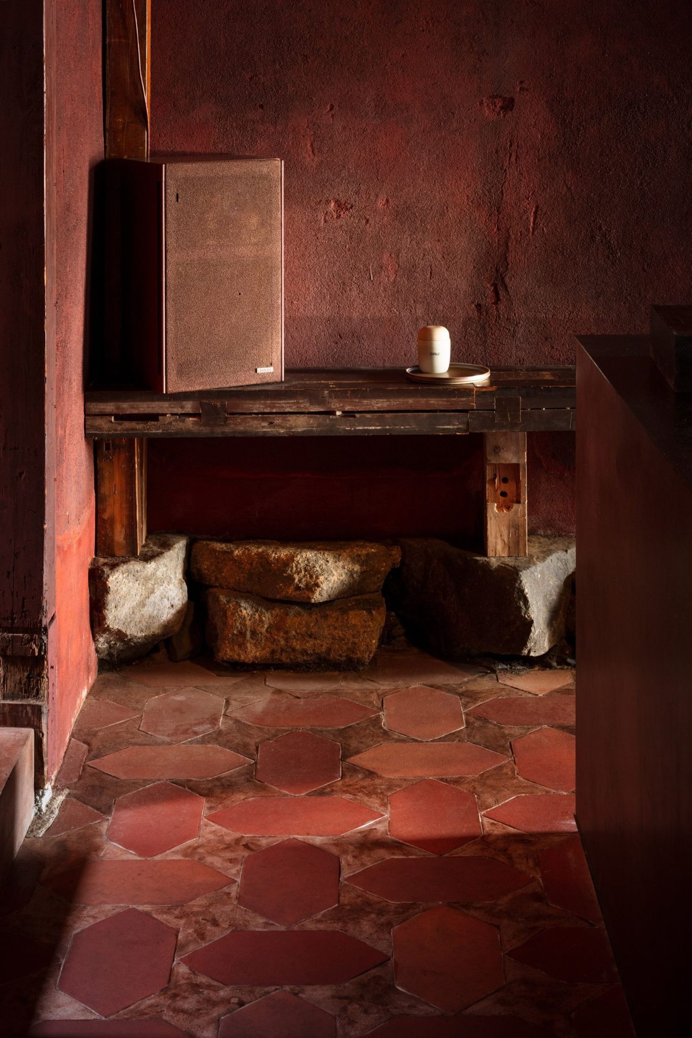 The Sensory Machiya: UNC Studio Crafts a Tactile Haven in Kyoto’s Historic Heart