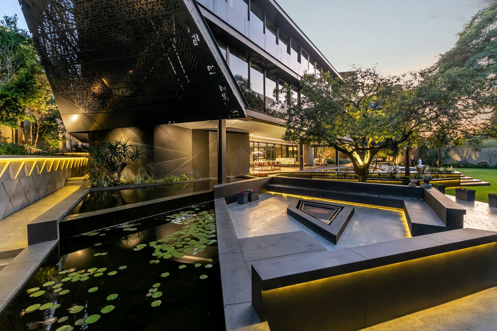 S-Residence: The Tectonic of Transparency in Johannesburg