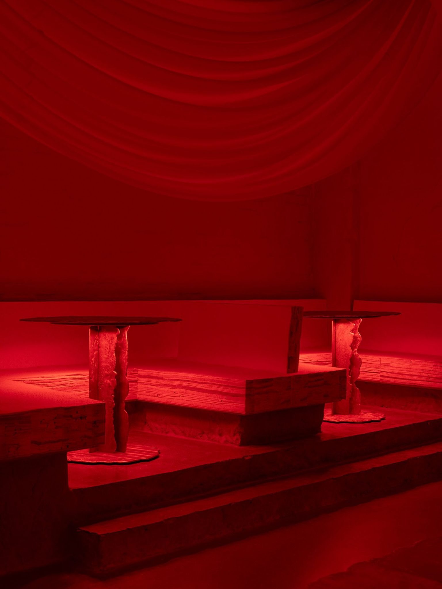 Onyx Æther: A Material Odyssey in the Heart of Budapest