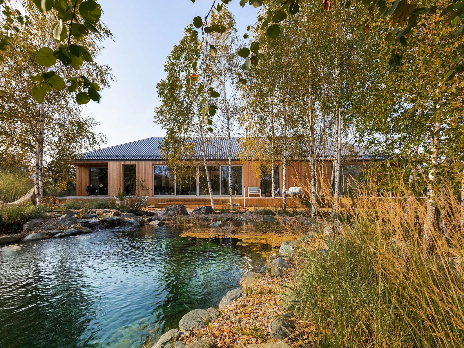 The Light Trap: ZROBIM Architects Harvests Solitude in the Nemo Atrium House