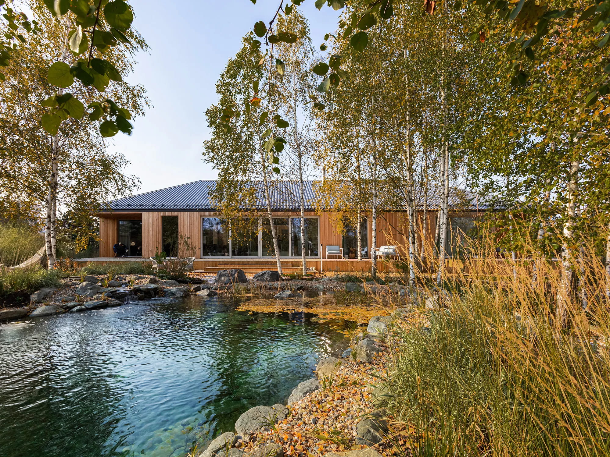 The Light Trap: ZROBIM Architects Harvests Solitude in the Nemo Atrium House