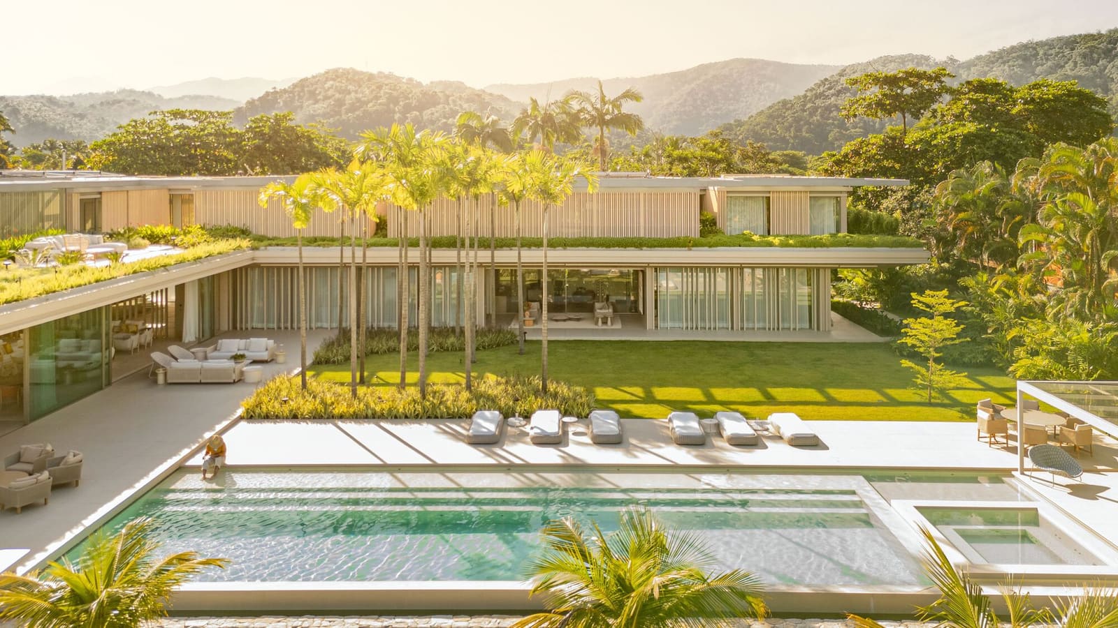 A Paraty Residence Built to Capture the Language of Coastal Light