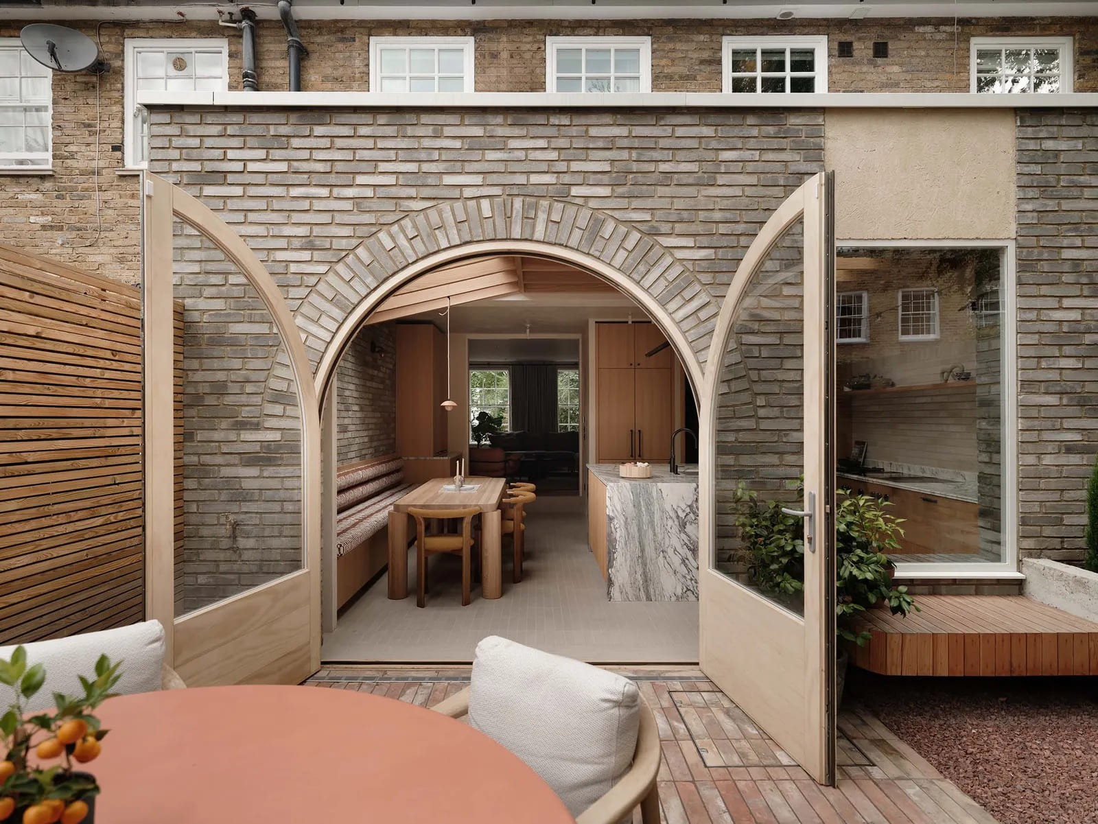Lithic Silence: Architecture for London Carves a Low-Carbon Sanctuary in Islington