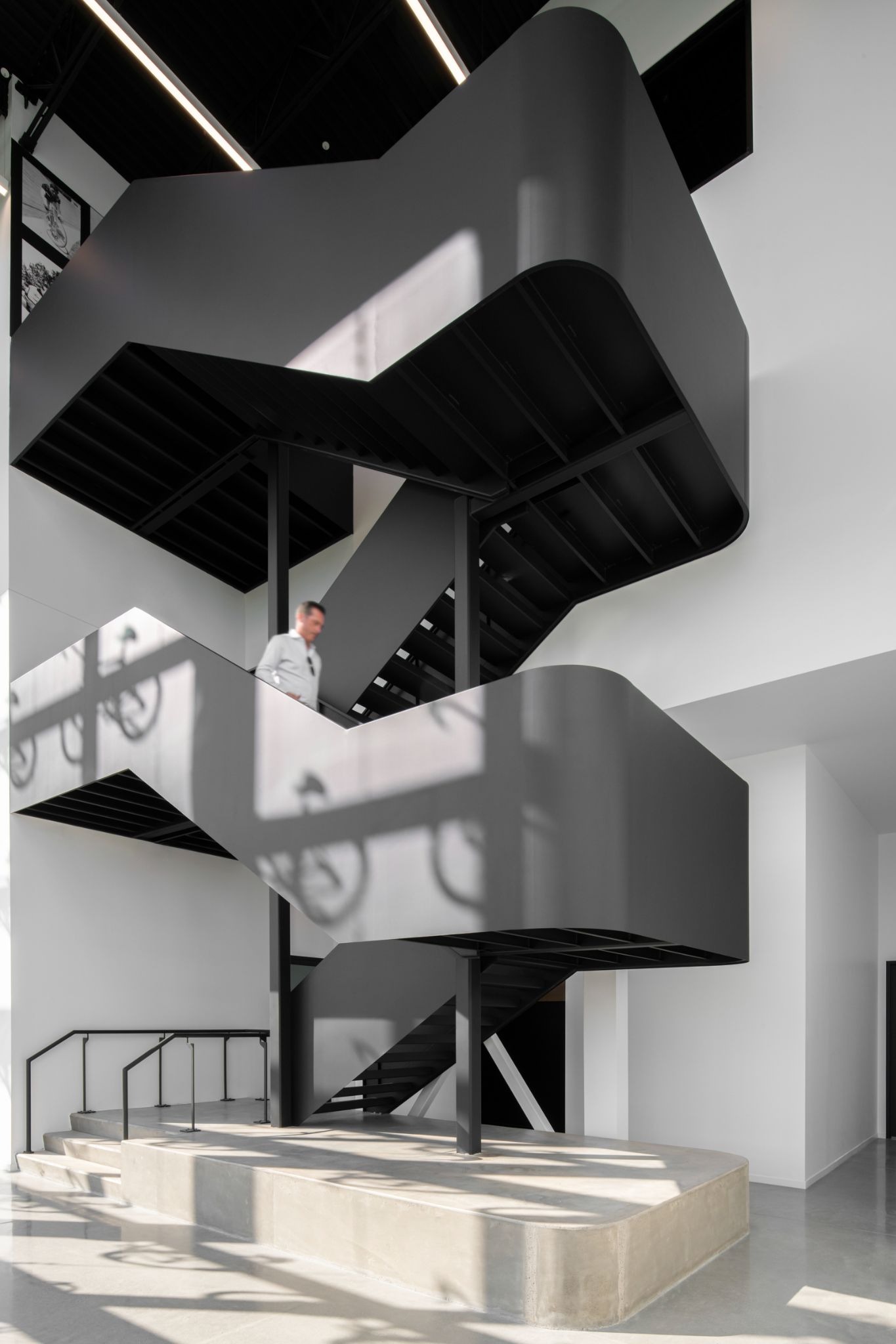 Bicycles Quilicot: A Dynamic Retail Space That Moves With You