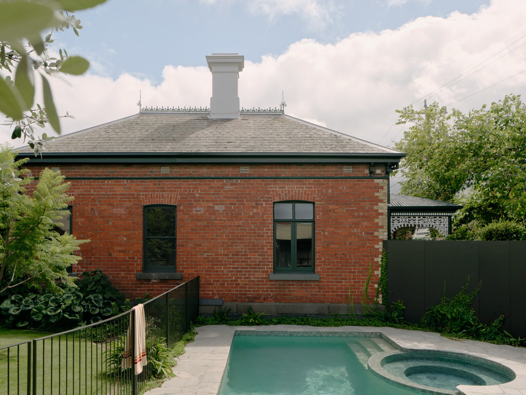 Yarraville Peak: A Sculpted Urban Sanctuary by Weaver+Co Architects