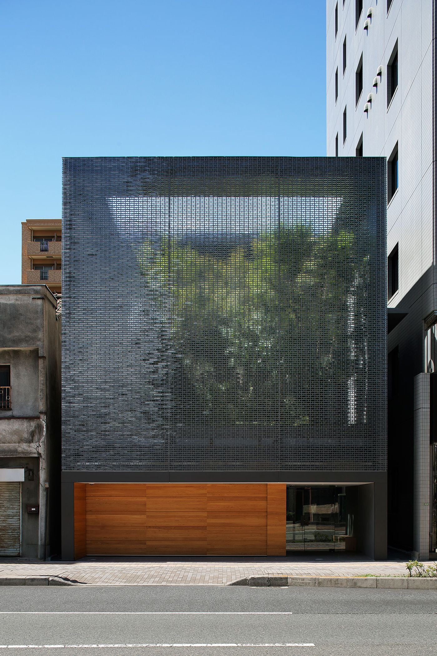 Hiroshima’s Hidden Jewel: How 6,000 Glass Blocks Redefine Urban Living