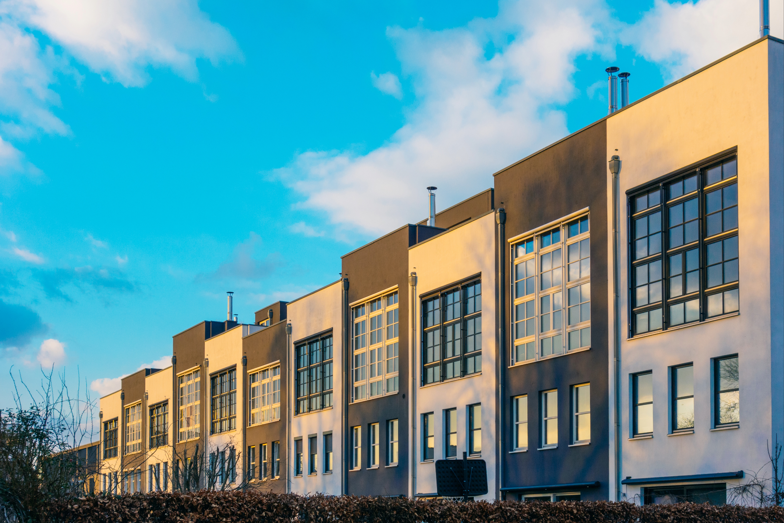 Who Sets The Trends Now: The Market Or The Architects?