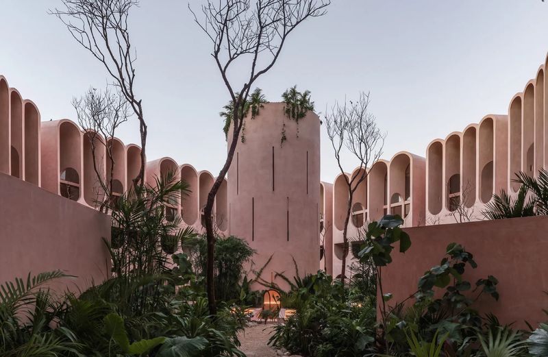 A Vertical Interpretation of Community in the Tropical City