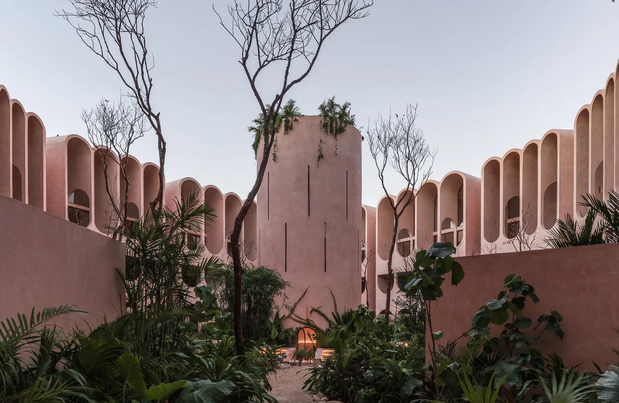 A Vertical Interpretation of Community in the Tropical City