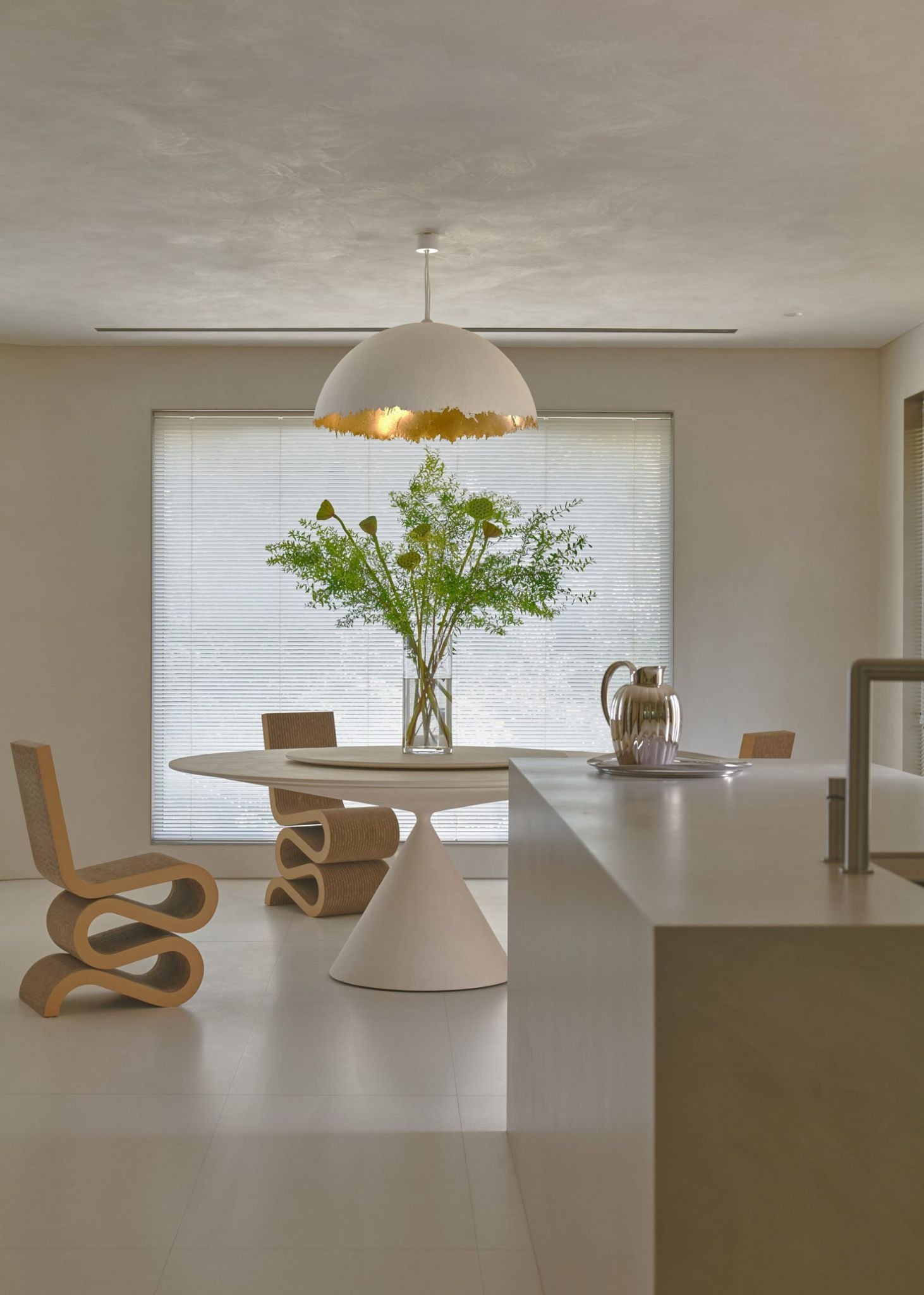 Fog Architecture Shapes a Quiet Domestic Landscape in Shanghai’s Xijiao Residence