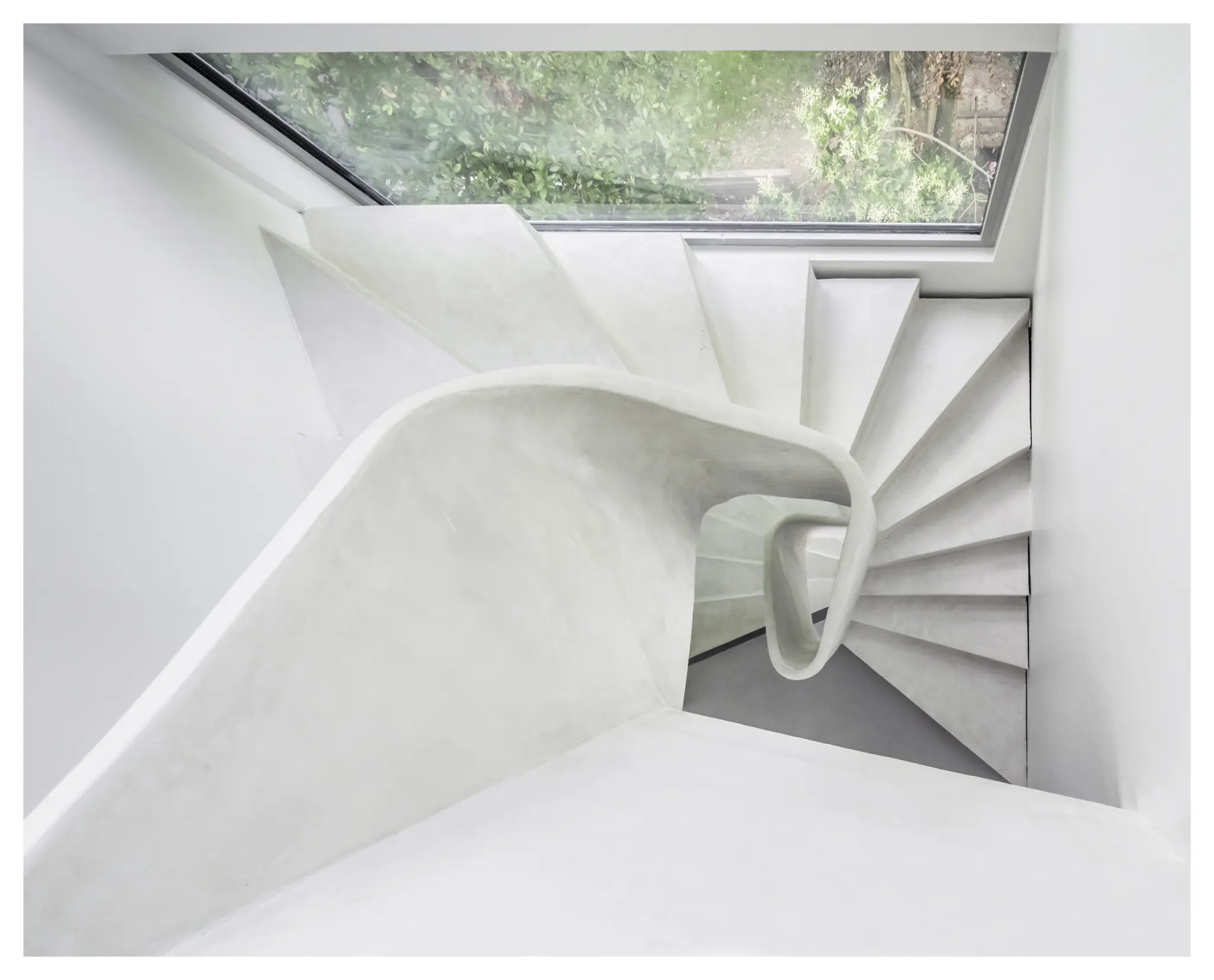 Top Picks - 6 Sculptural Staircases That Turn Homes Into Art