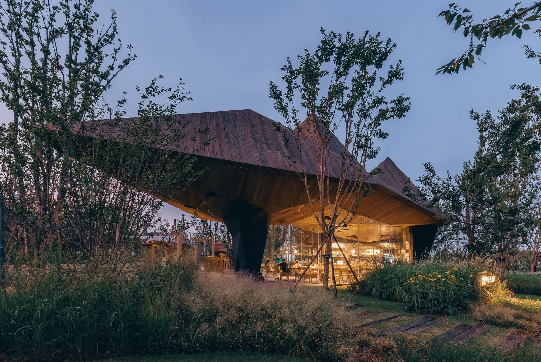 DL Atelier Shapes LuxeIsland Restaurant into a Monument of Wood and Light