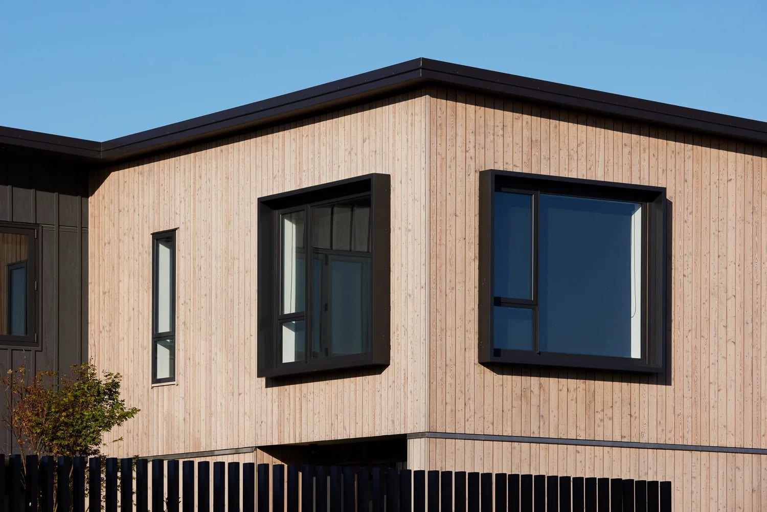 Otira Close: An Architectural Retreat Overlooking Lake Wakatipu