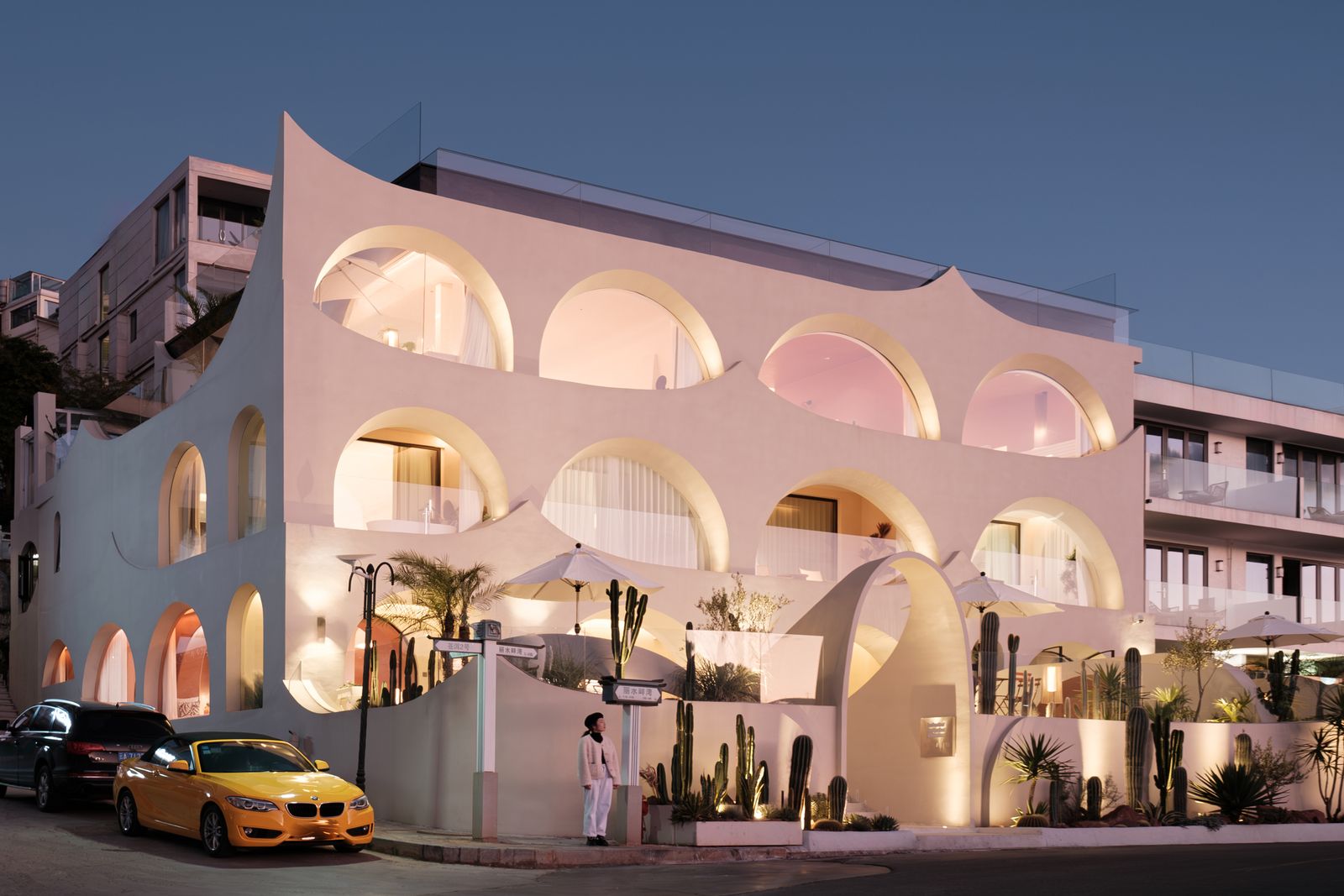 Twilight in Erhai and the Architecture of Curved Silence in Dali