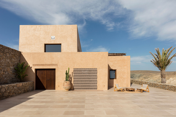 Top Picks - 7 Terracotta Houses Celebrating Texture, Light, And Earth