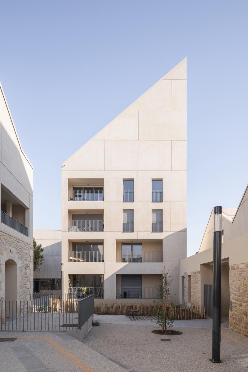 Asymmetric Peaks: OLGGA and Atelier Cambium Sculpt a Mineral Horizon in Bordeaux