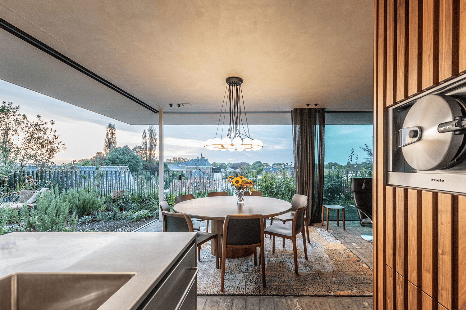 Open Living and Timeless Luxury Meet in Objekt Architecten’s Penthouse T