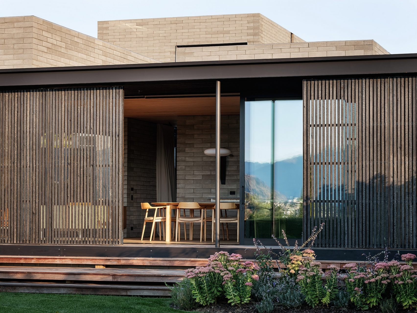 Ski House by Roberts Gray Architects: A Precision-Built Refuge in New Zealand's Alpine Terrain