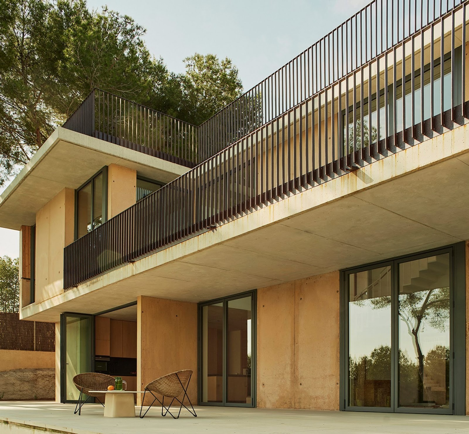 House in Cala Tamarit by Rául Sánchez Architects: A Coastal Home Built from Angles, Light and Memory
