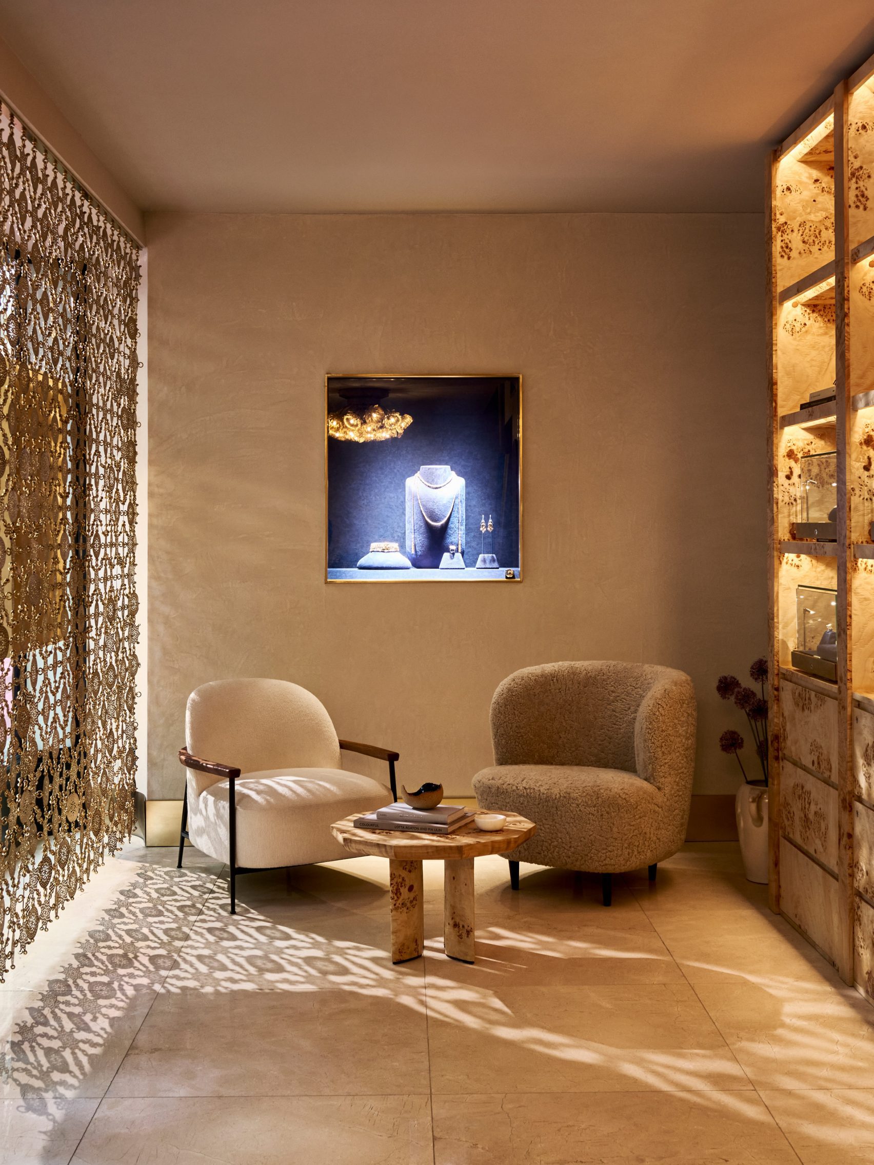 Top Picks - 10 Retail Spaces Designed Like Galleries