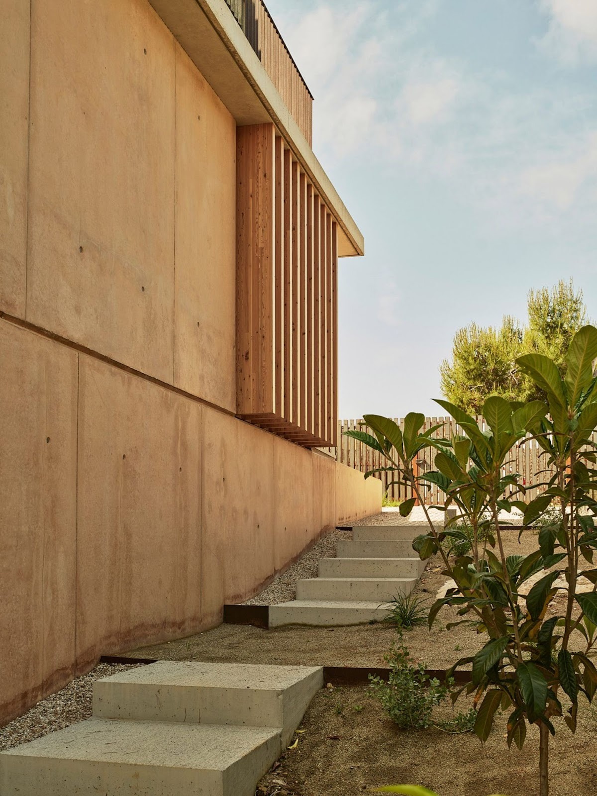 House in Cala Tamarit by Rául Sánchez Architects: A Coastal Home Built from Angles, Light and Memory
