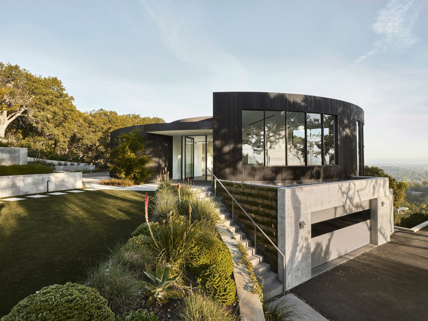 Living With Curves: Soft Geometry In Contemporary Residential Architecture