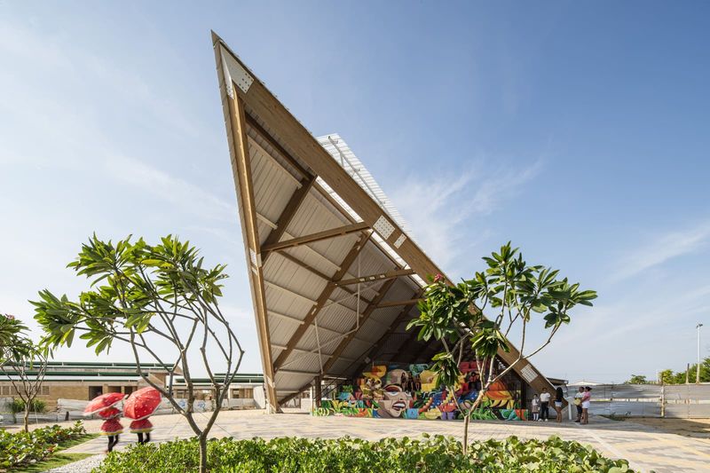 When Housing Meets Community: Designing Infrastructure for Displacement in Barranquilla