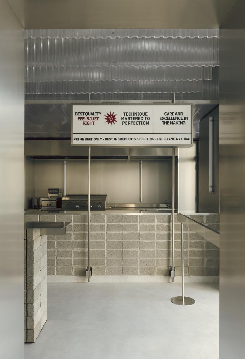 The Stainless Shrine: SOLUM Elevates the Smash Burger in Milan