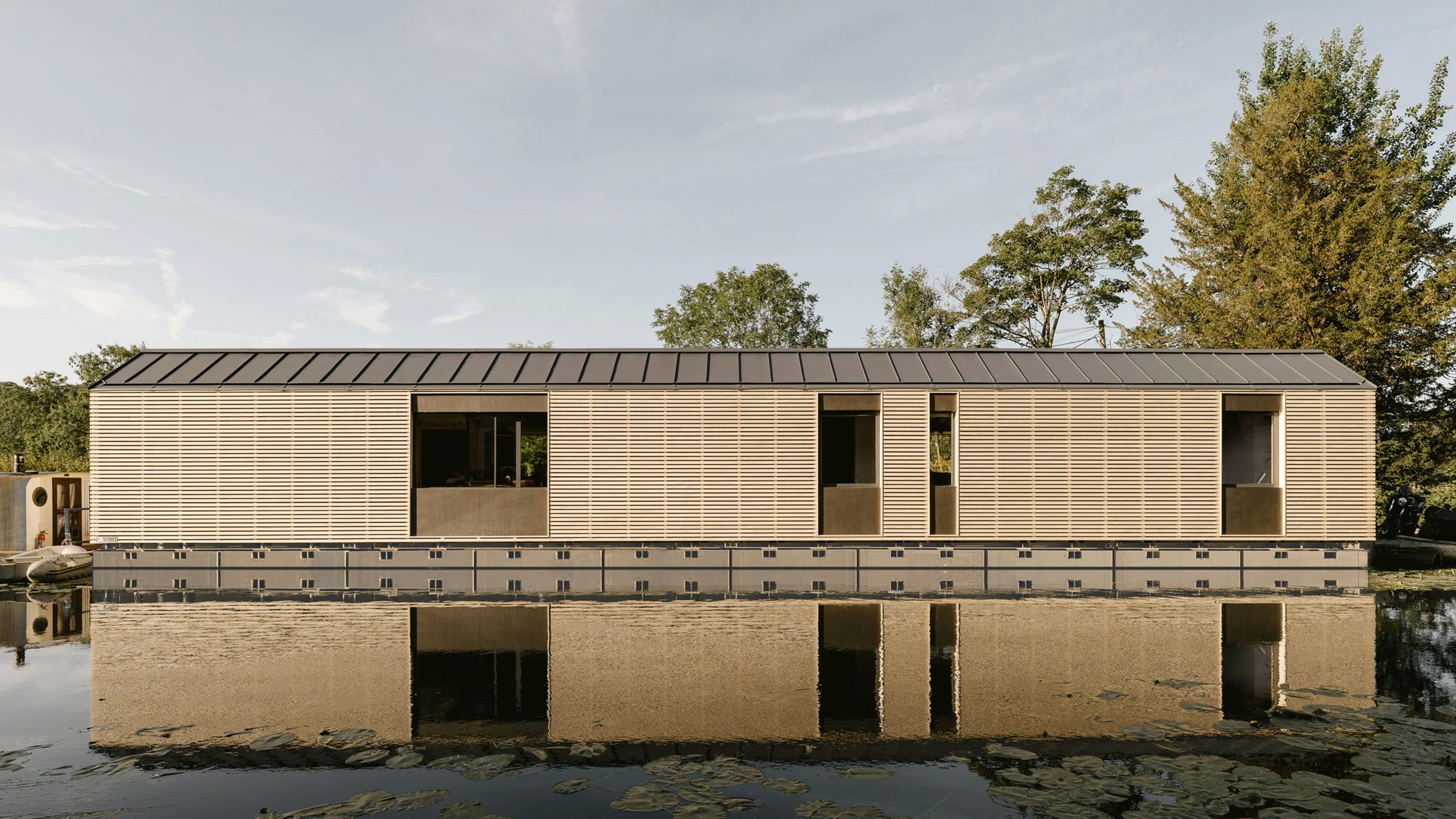 Amphibious Luxury: TiggColl Anchors a New Domestic Typology with the Float House