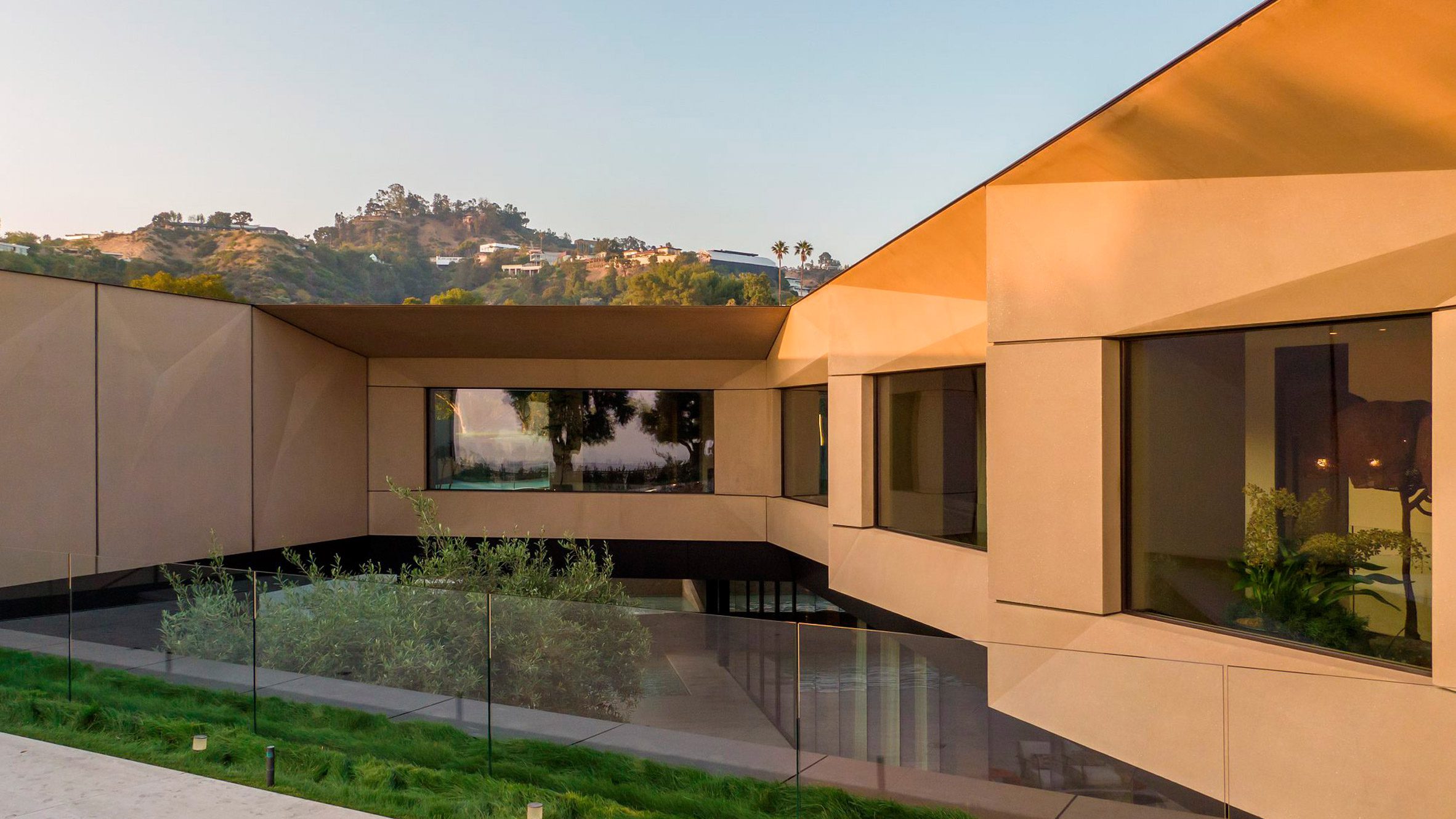 Donaldson + Partners Encode Sunlight in a Fractal California Shell