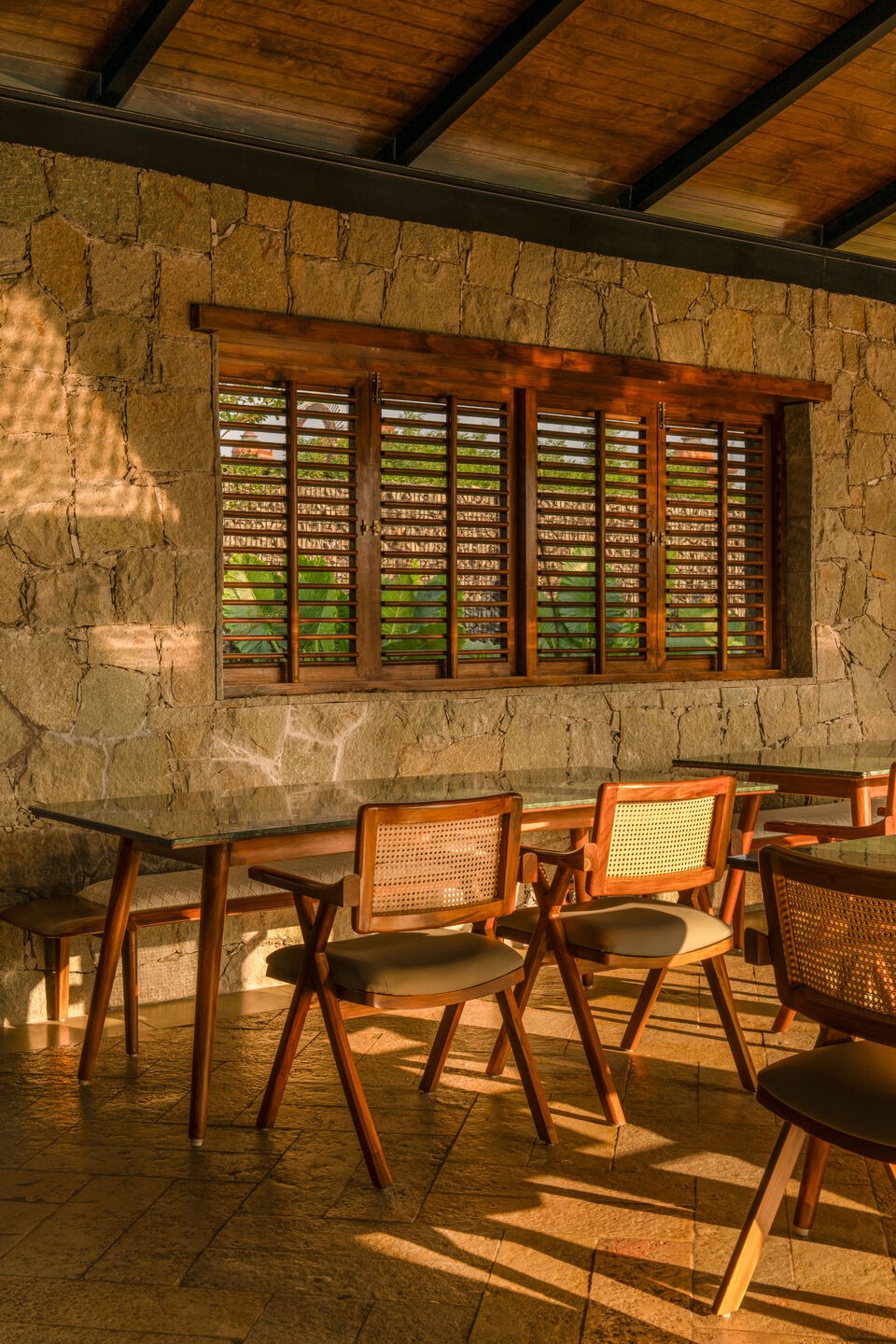 The Return of the Verandah: Studio Dot Dimension Revives the Soul of the Gujarati Home in Oosari