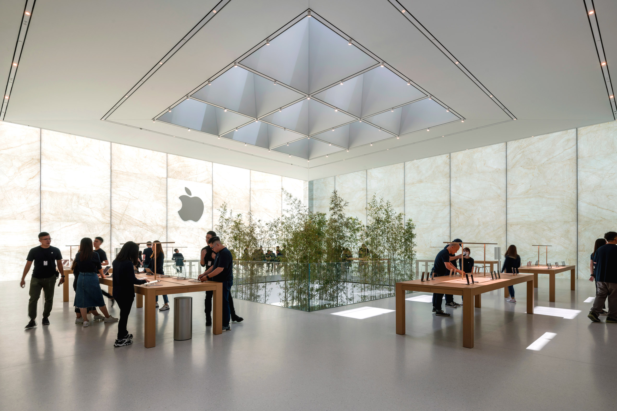 Experiments In Light: How Apple’s Stores Turn Minimalism Into A High-tech Cathedral Experience