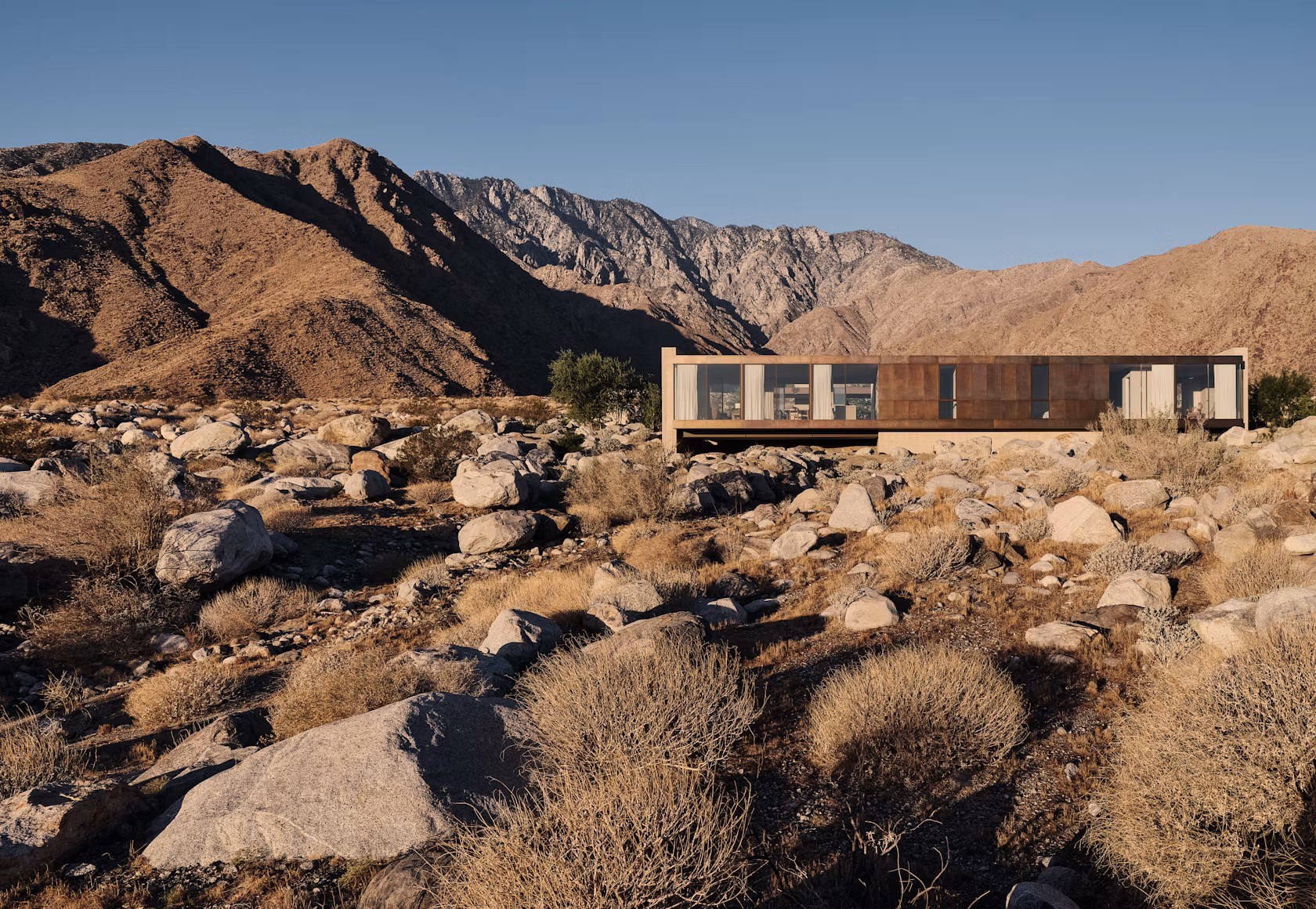 WOODS + DANGARAN’s Desert Palisades Residence Harmonizes With Palm Springs’ Native Terrain