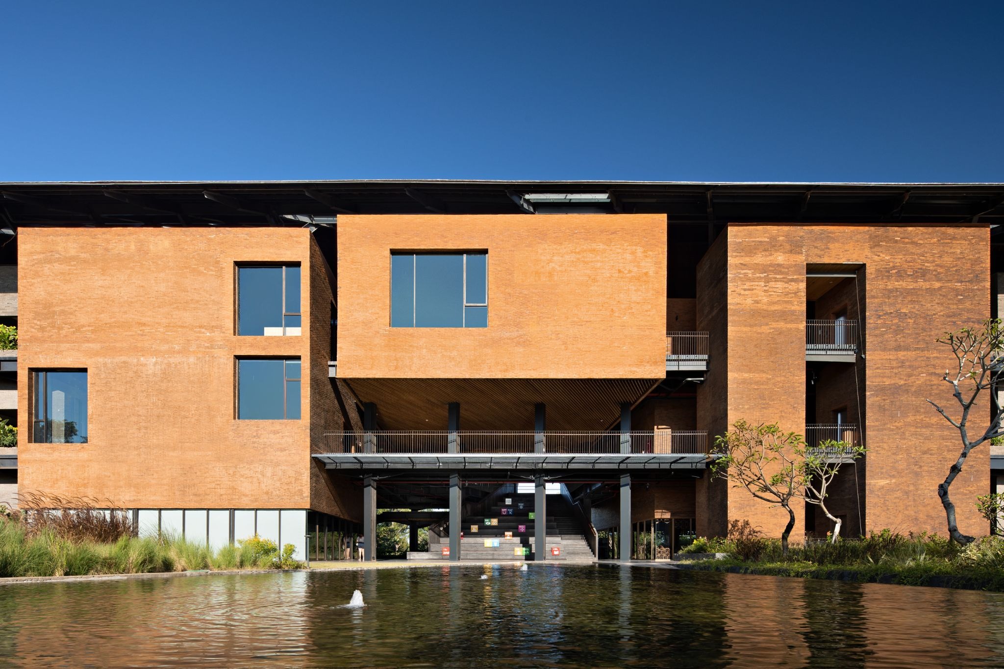 SHAU’s Spiraling Bamboo Roof for the UID Campus Redefines Earthen Architecture